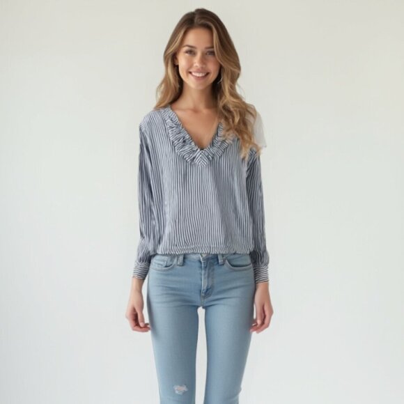 ❤️Gap Blue Striped Women's Top M - Picture 1 of 10